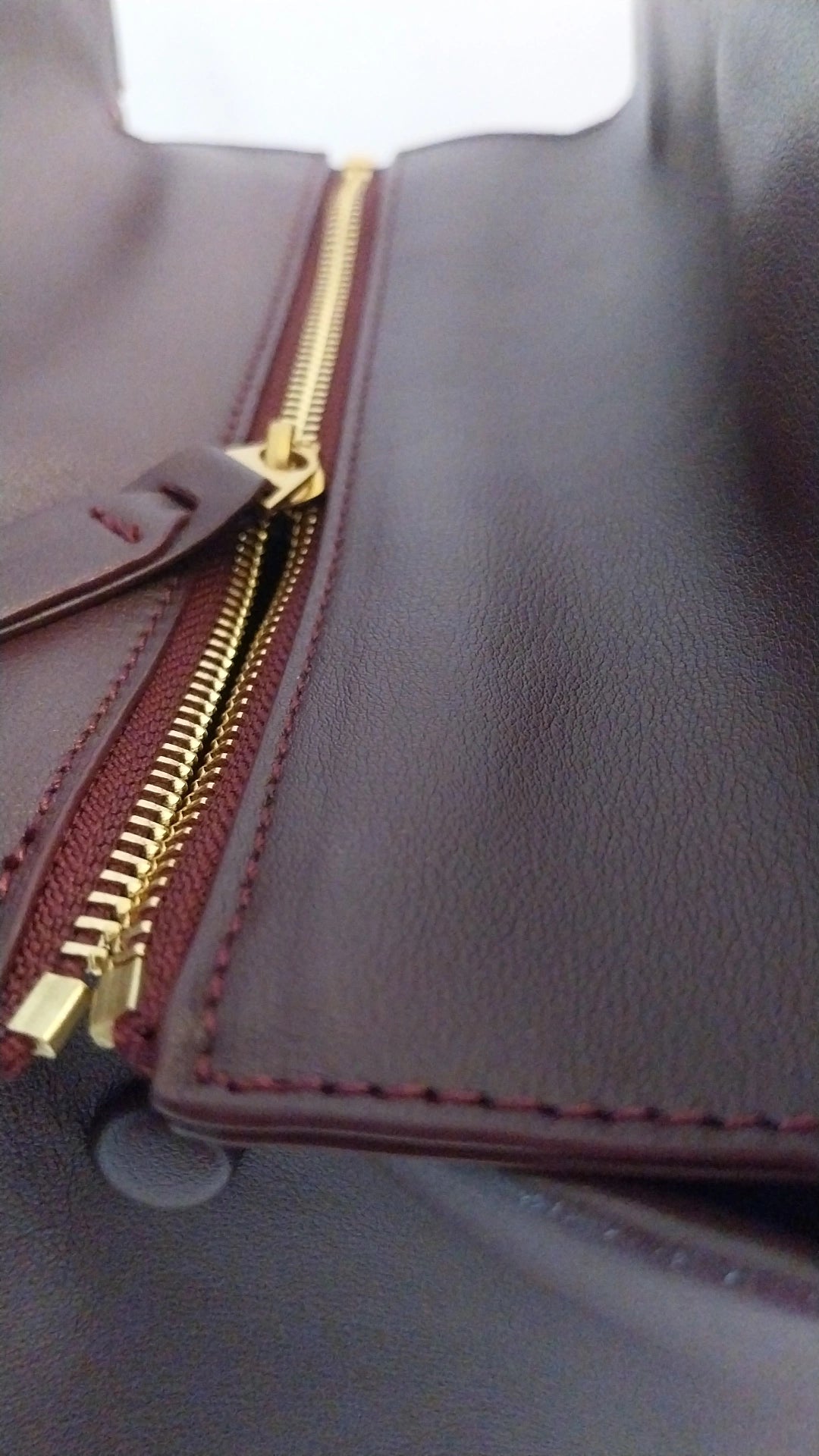 PRE-ORDER   THE CITY tote  Burgundy
